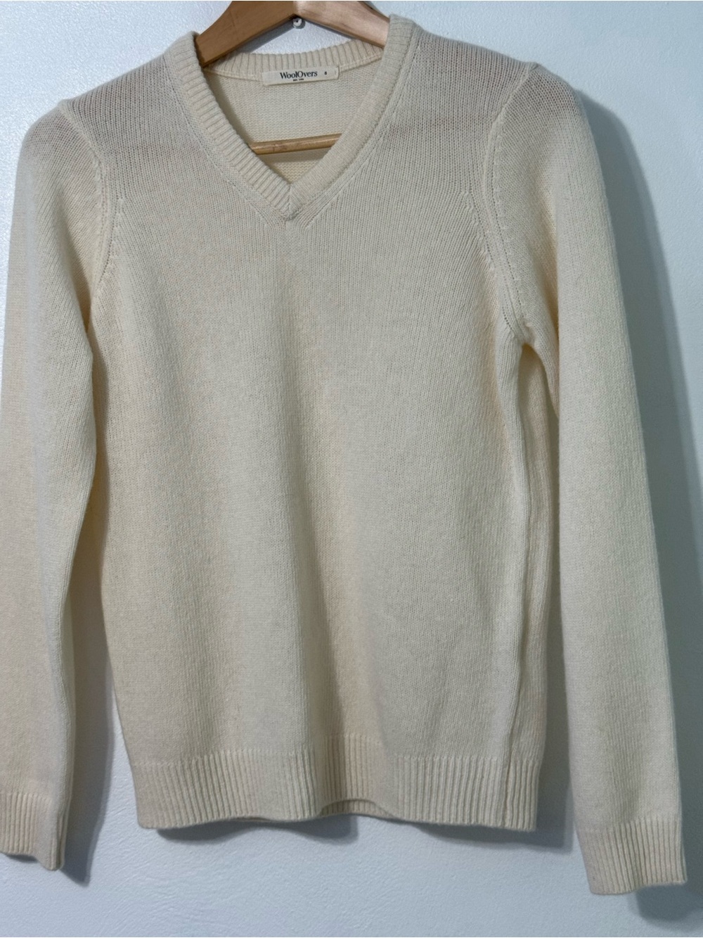 WoolOvers Women's V-Neck Sweater in Cream 100% Lambswool size small